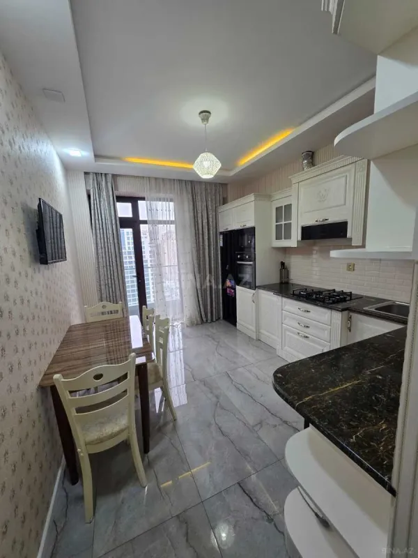 Kirayə verilir 3 otaqlı mənzil 145 m²