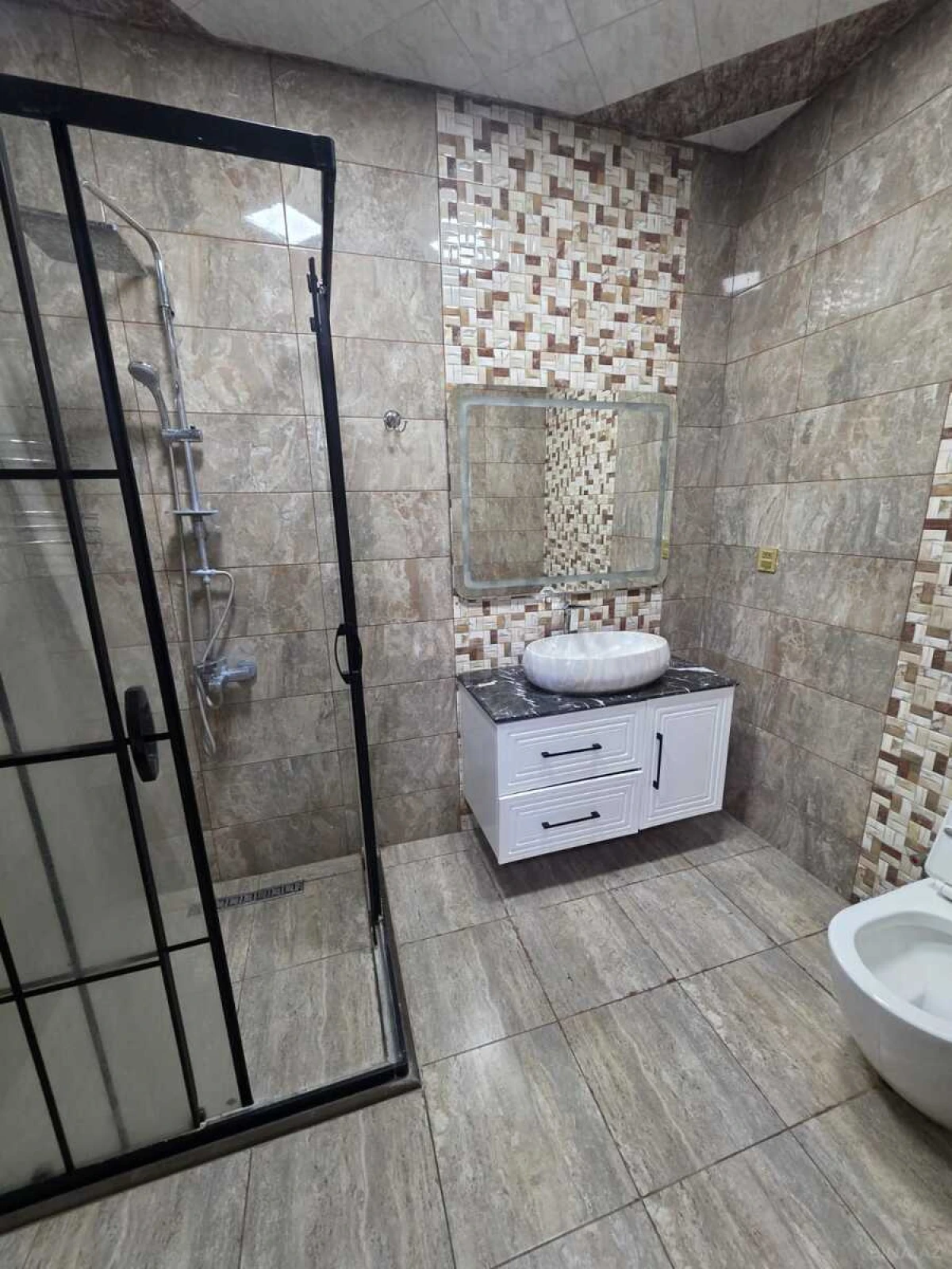 Kirayə verilir 3 otaqlı mənzil 145 m²