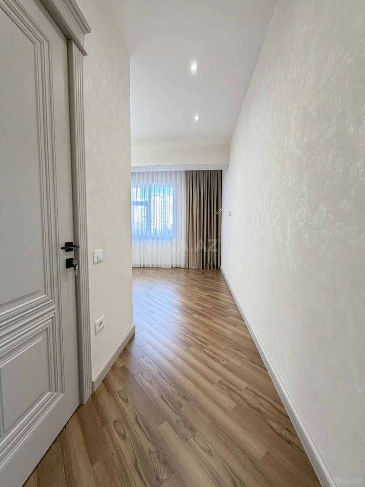 Satılır 3 otaqlı mənzil 128 m²
