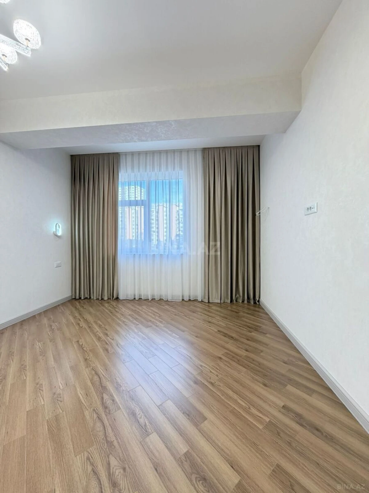 Satılır 3 otaqlı mənzil 128 m²