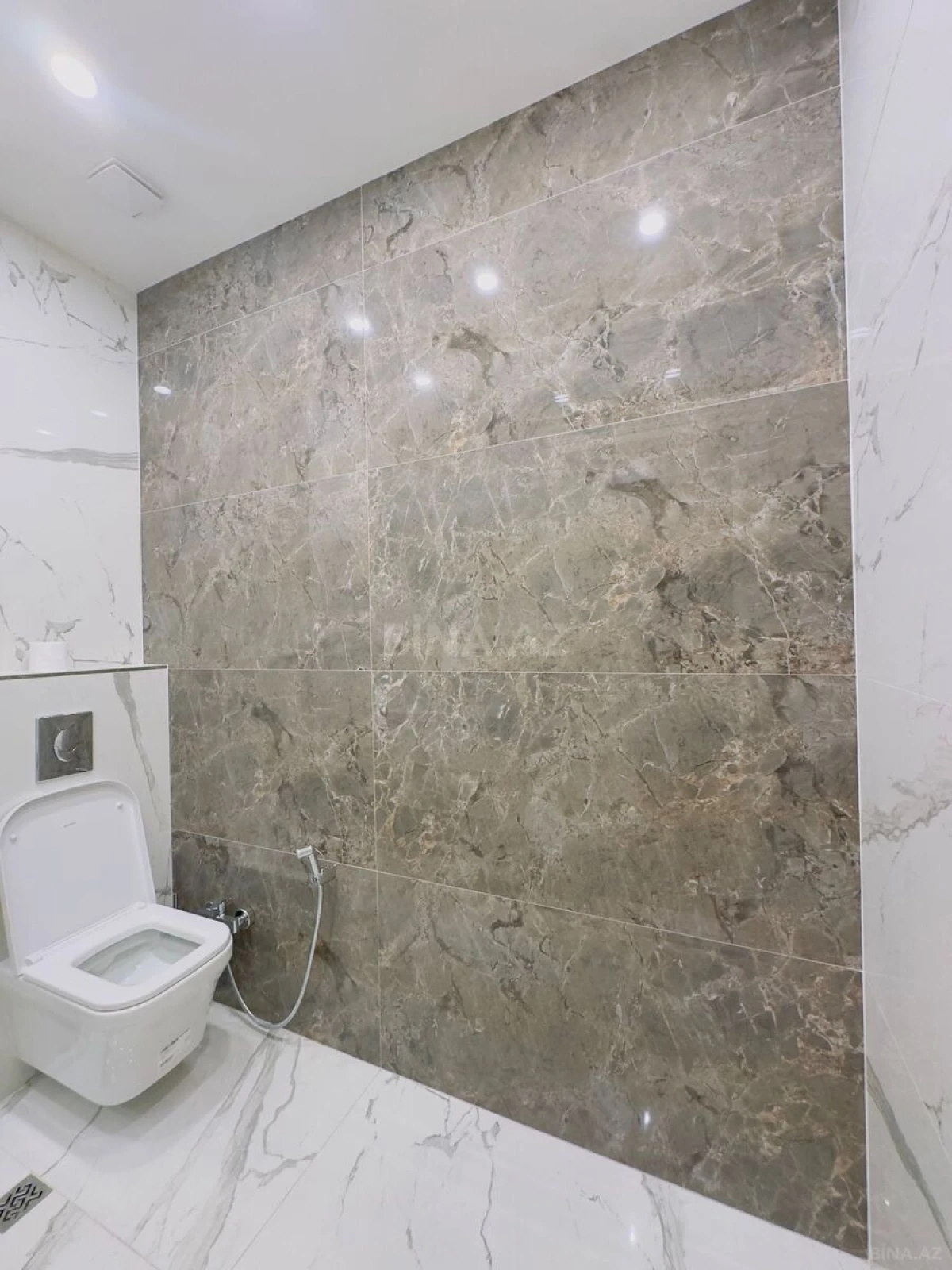 Kirayə verilir 5 otaqlı mənzil 230 m²