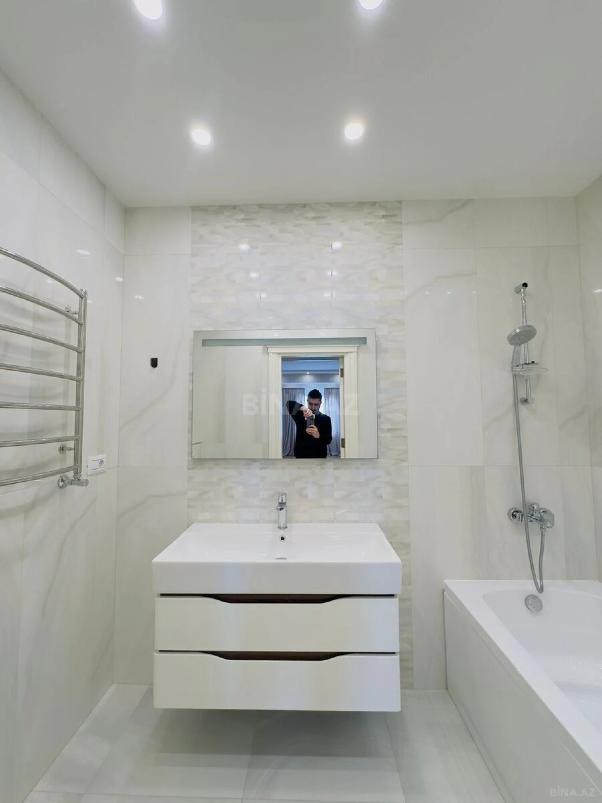 Kirayə verilir 5 otaqlı mənzil 230 m²