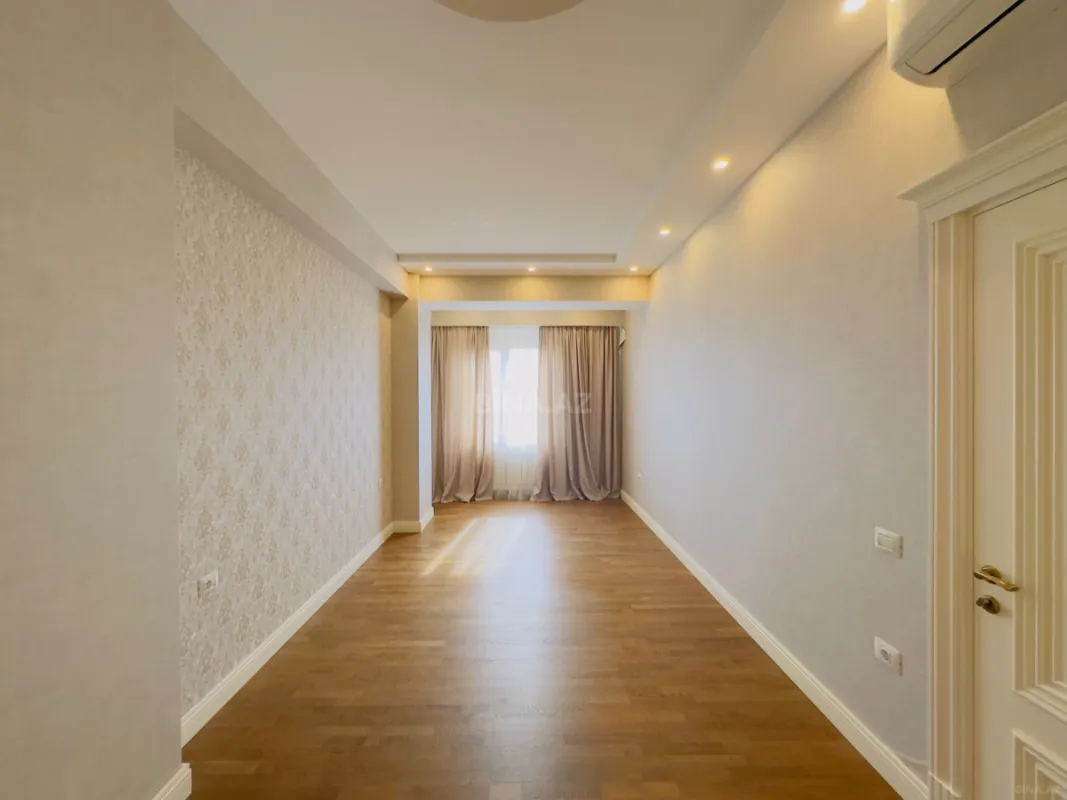 Kirayə verilir 5 otaqlı mənzil 230 m²