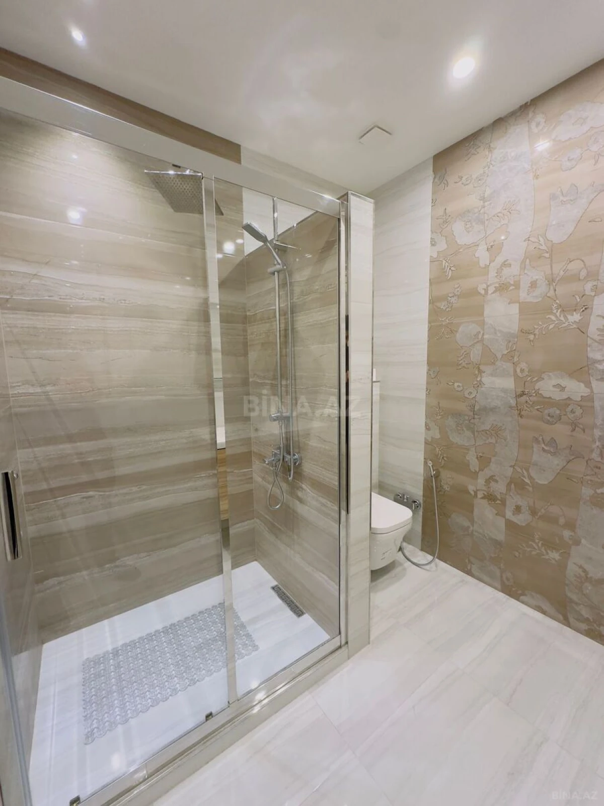 Kirayə verilir 5 otaqlı mənzil 230 m²