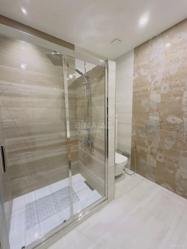 Kirayə verilir 5 otaqlı mənzil 230 m²