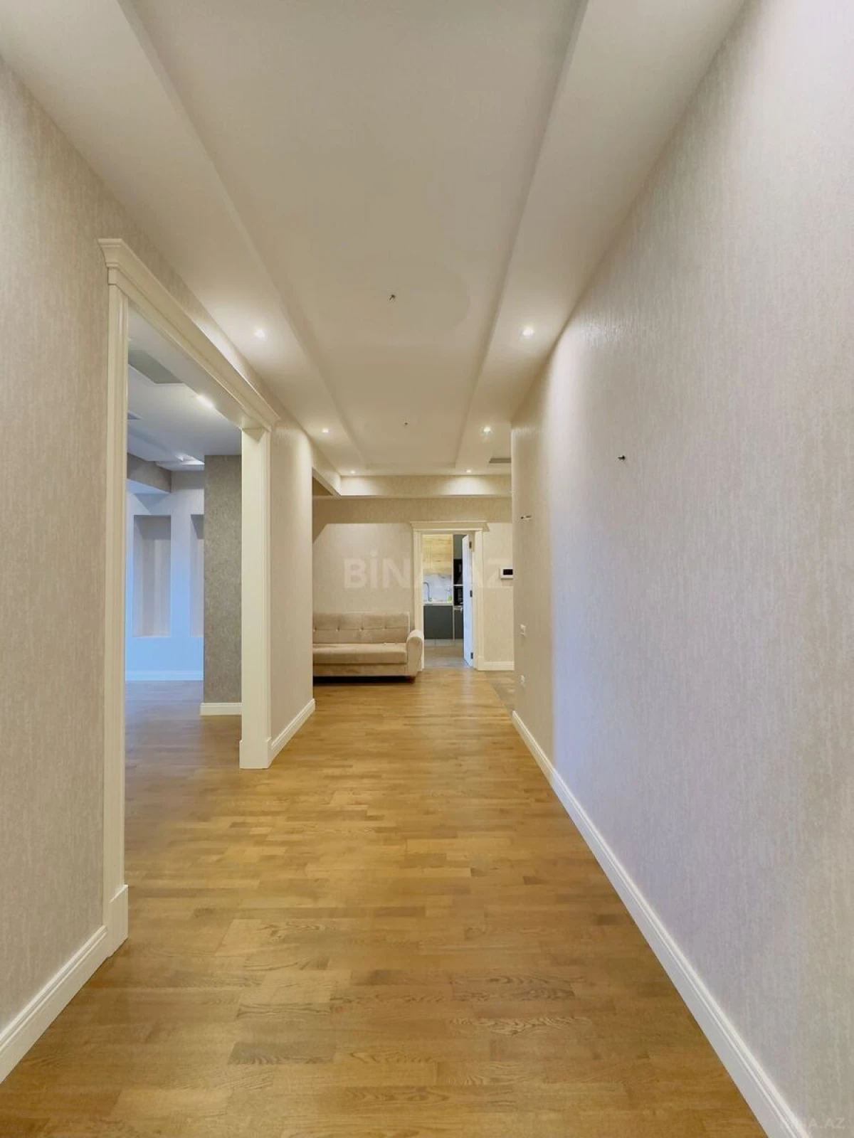 Kirayə verilir 5 otaqlı mənzil 230 m²