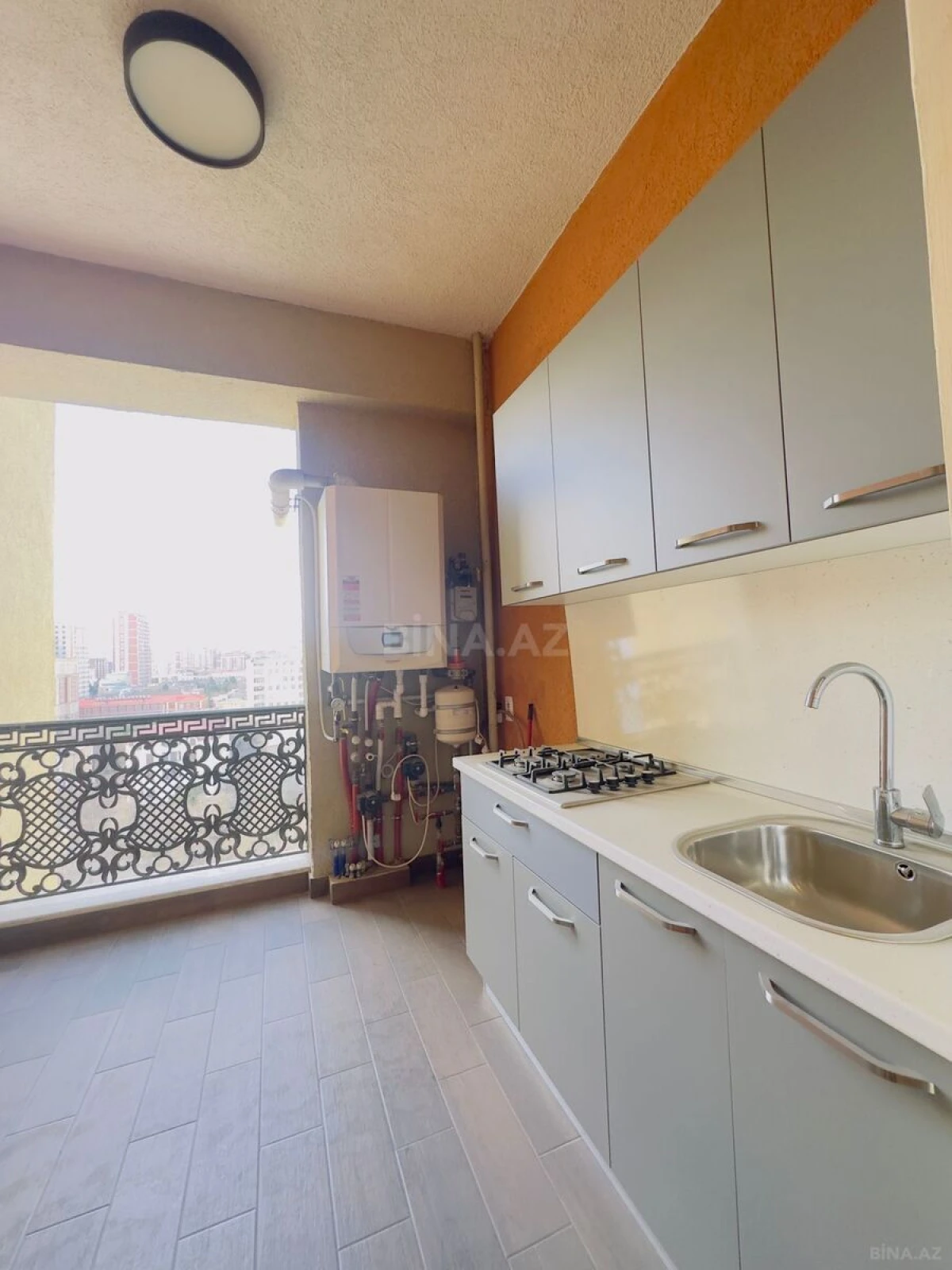 Kirayə verilir 5 otaqlı mənzil 230 m²