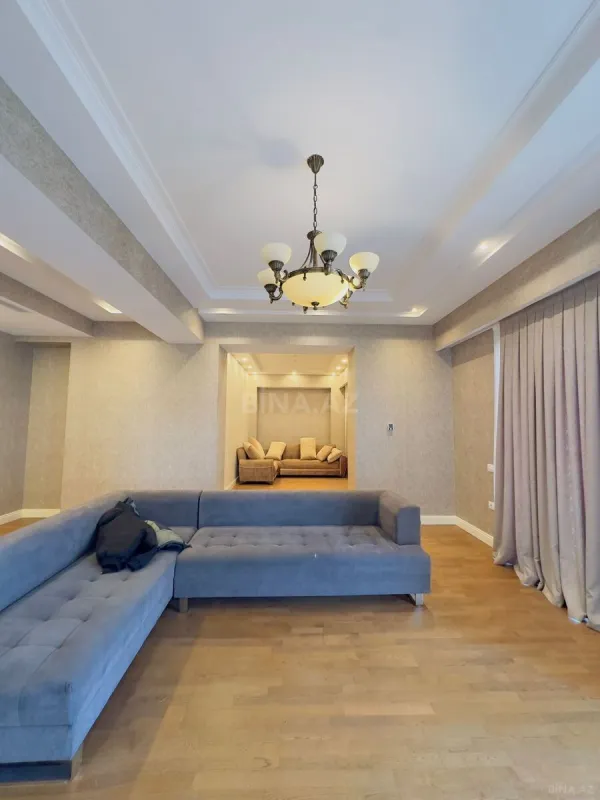 Kirayə verilir 5 otaqlı mənzil 230 m²