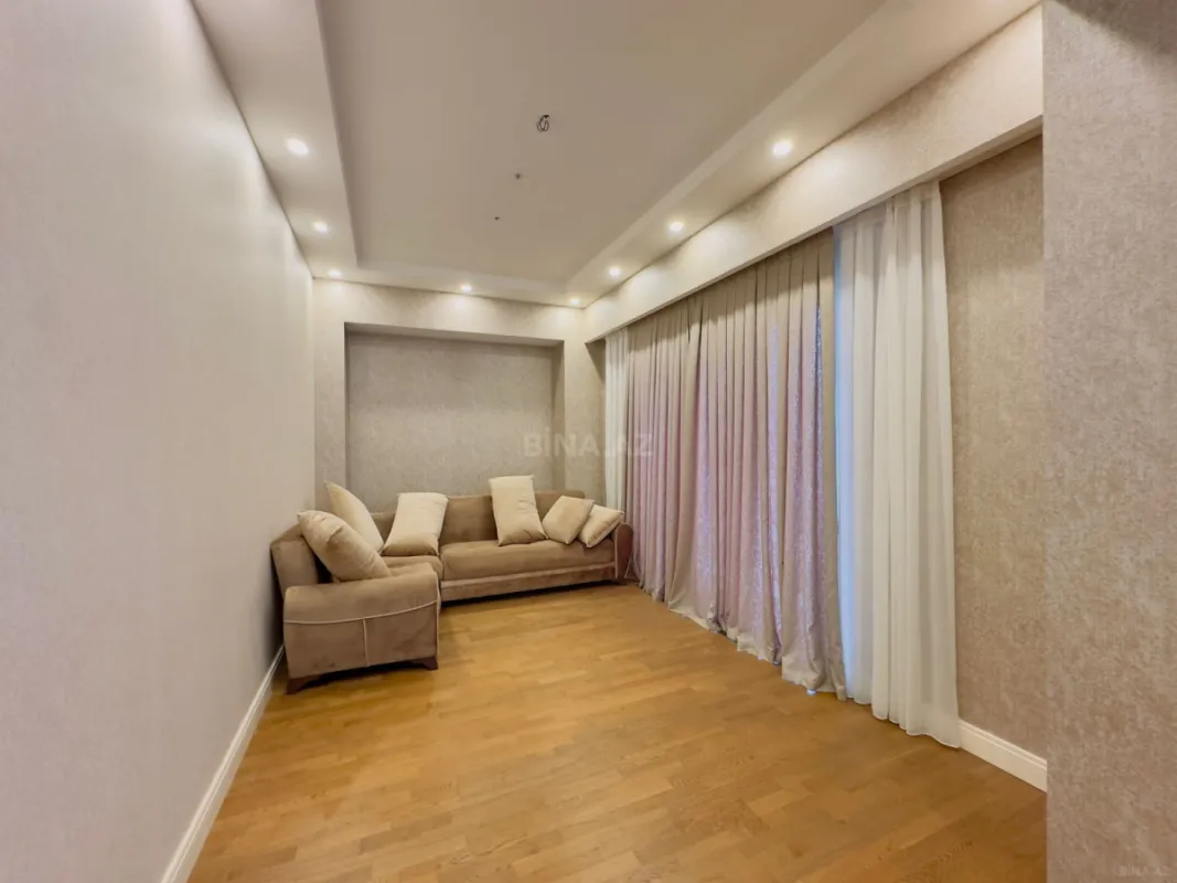 Kirayə verilir 5 otaqlı mənzil 230 m²