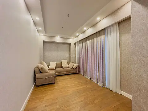 Kirayə verilir 5 otaqlı mənzil 230 m²