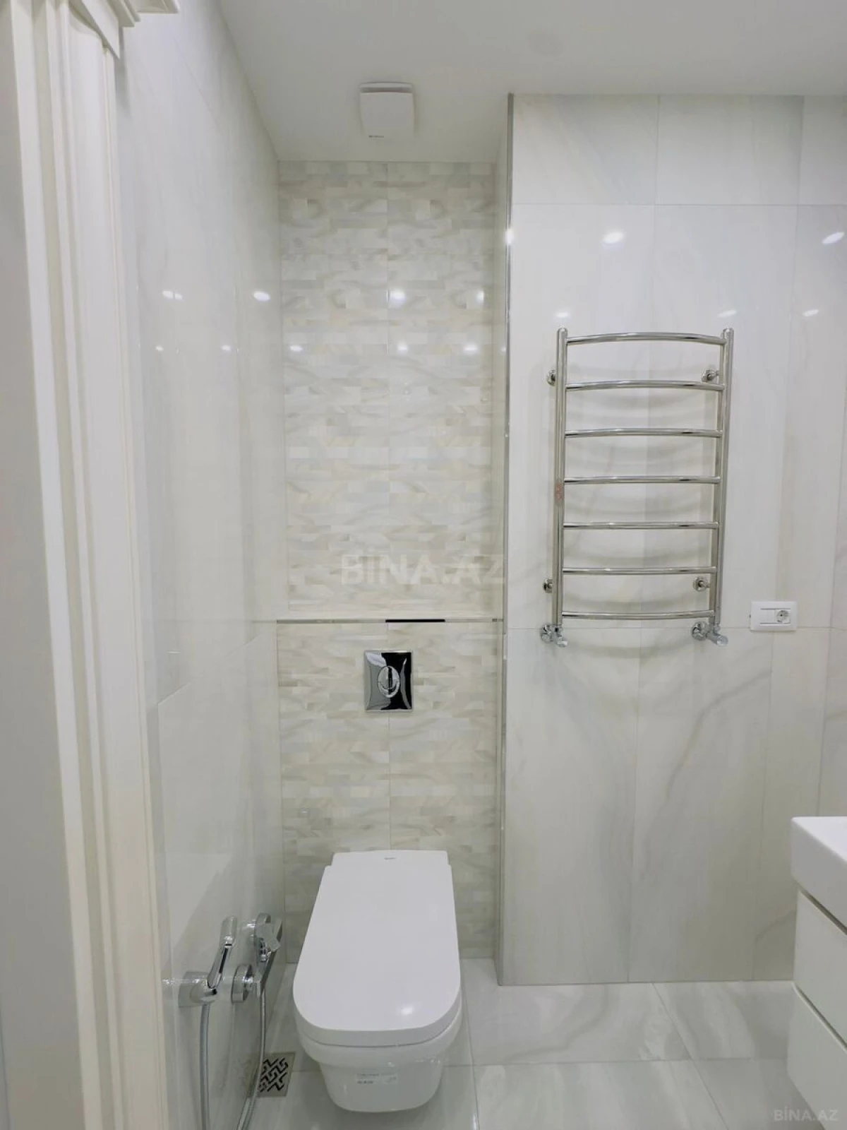 Kirayə verilir 5 otaqlı mənzil 230 m²