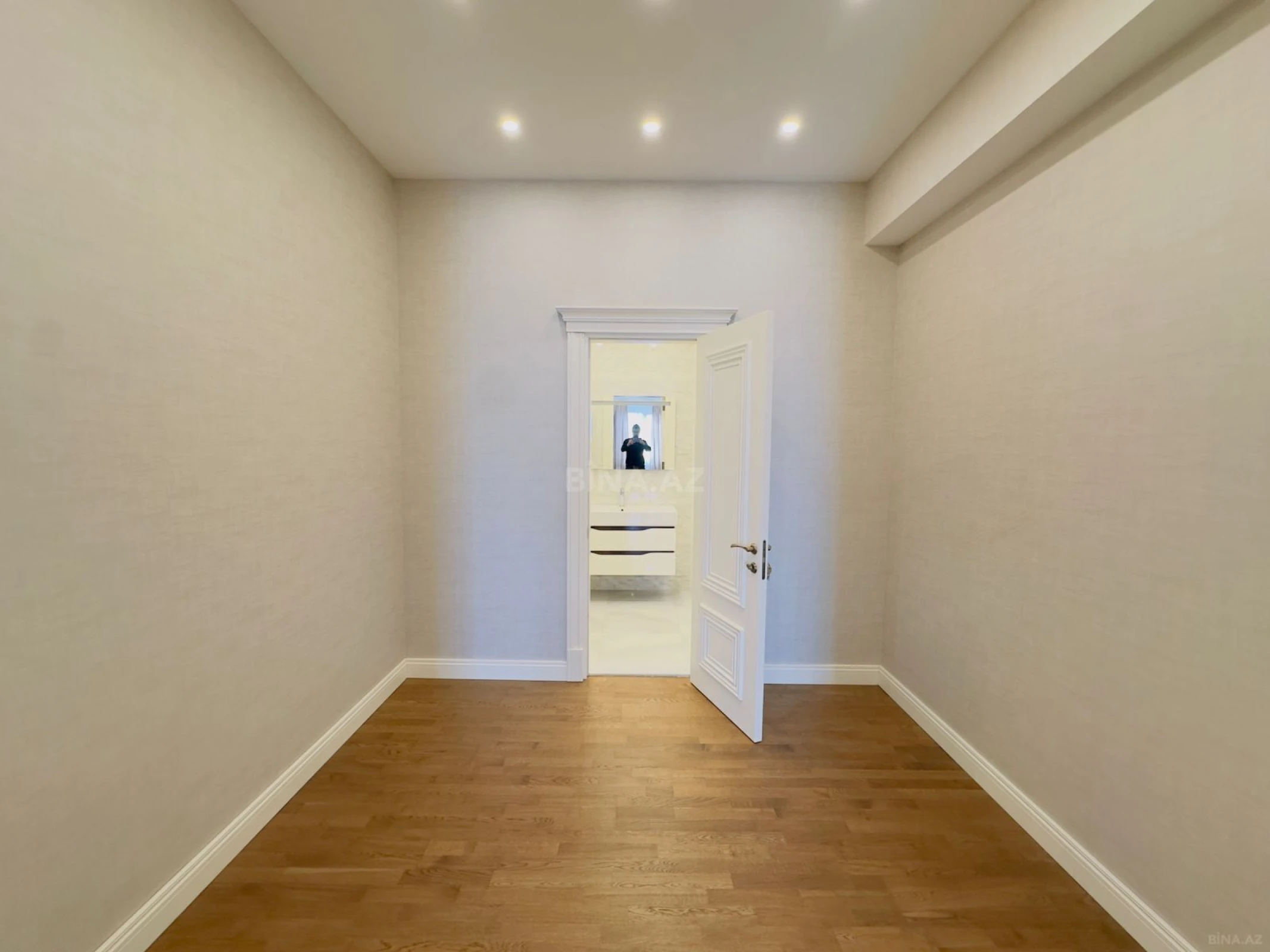 Kirayə verilir 5 otaqlı mənzil 230 m²