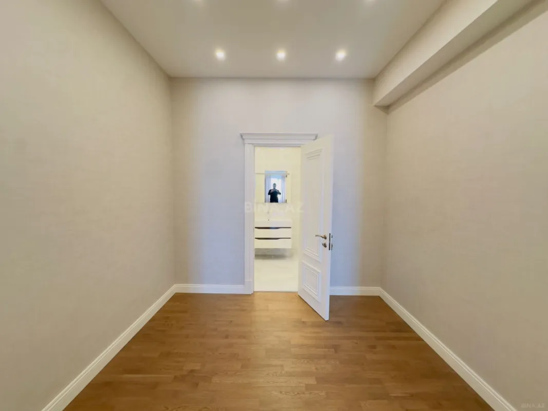 Kirayə verilir 5 otaqlı mənzil 230 m²