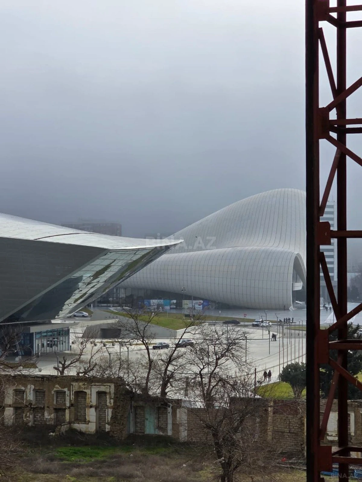 Satılır 2 otaqlı mənzil 93 m²