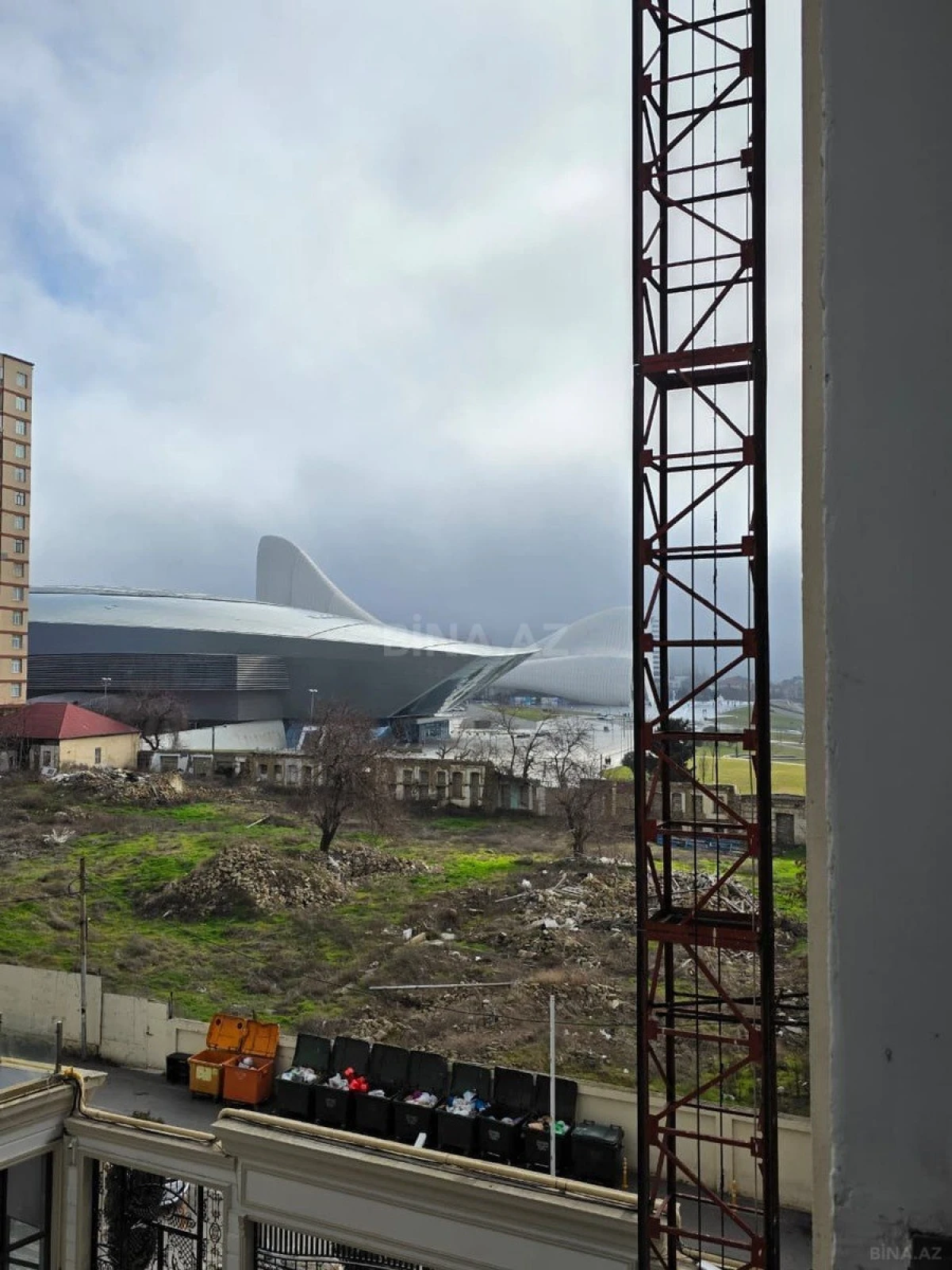 Satılır 2 otaqlı mənzil 93 m²