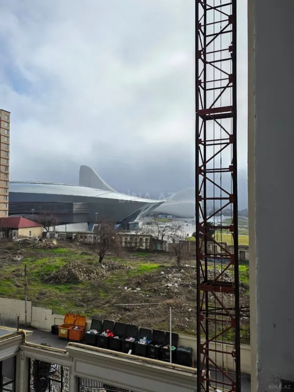 Satılır 2 otaqlı mənzil 93 m²