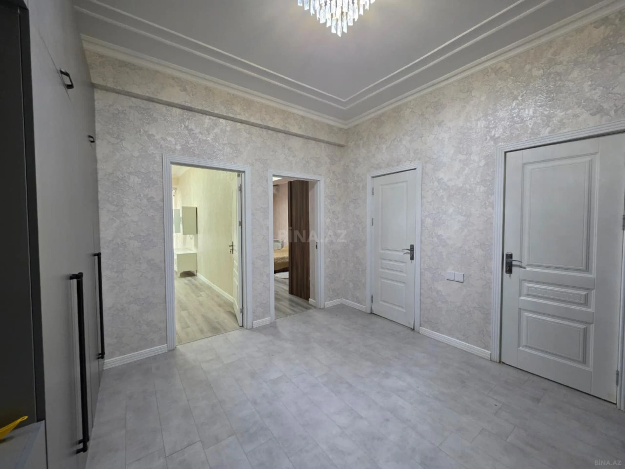 Satılır 2 otaqlı mənzil 93 m²