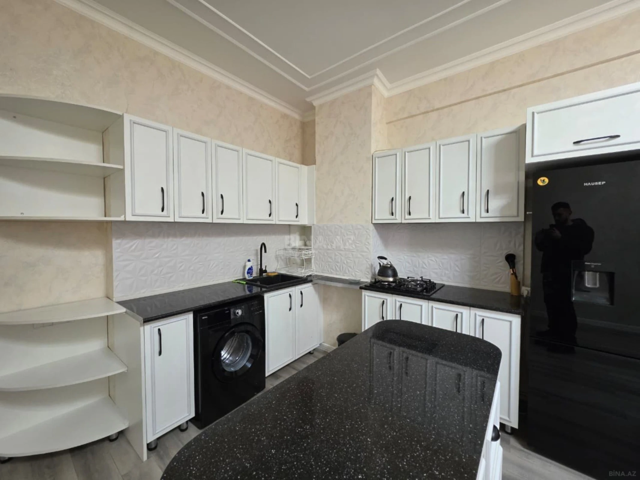 Satılır 2 otaqlı mənzil 93 m²