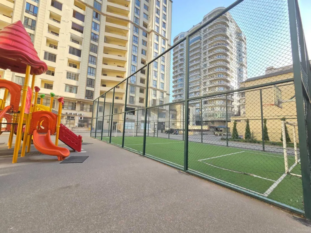 Satılır 3 otaqlı mənzil 148.3 m²