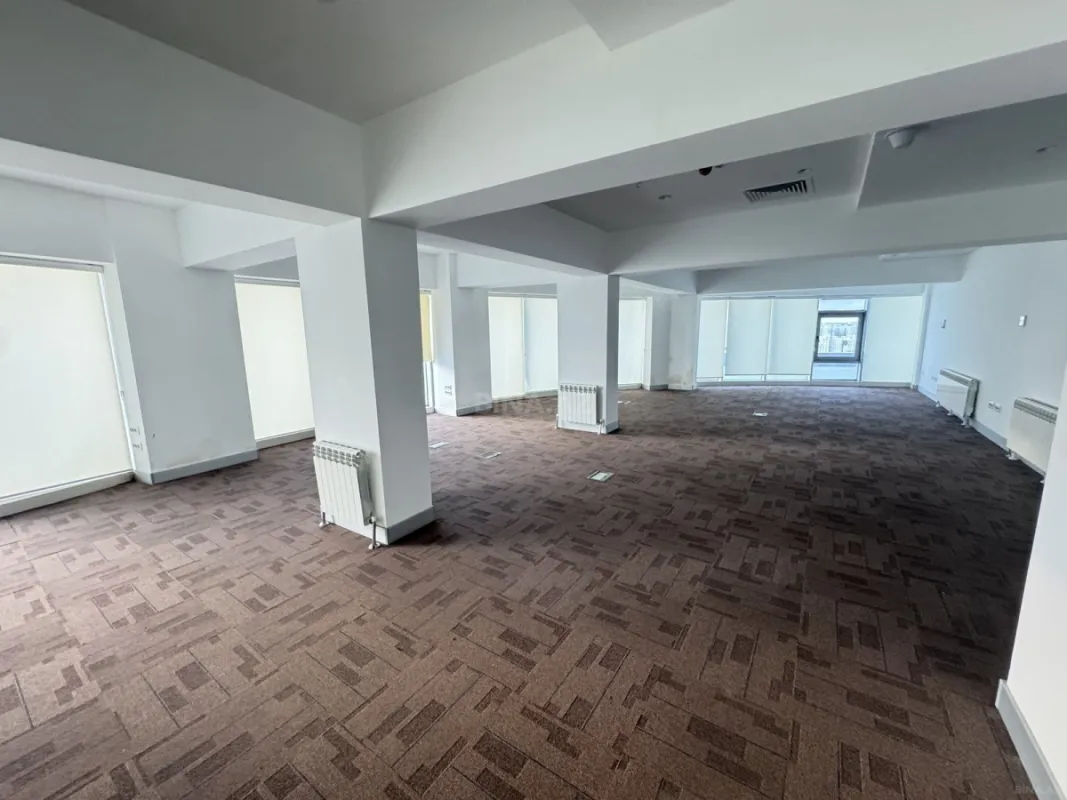 Satılır 20 otaqlı mənzil 1600 m²