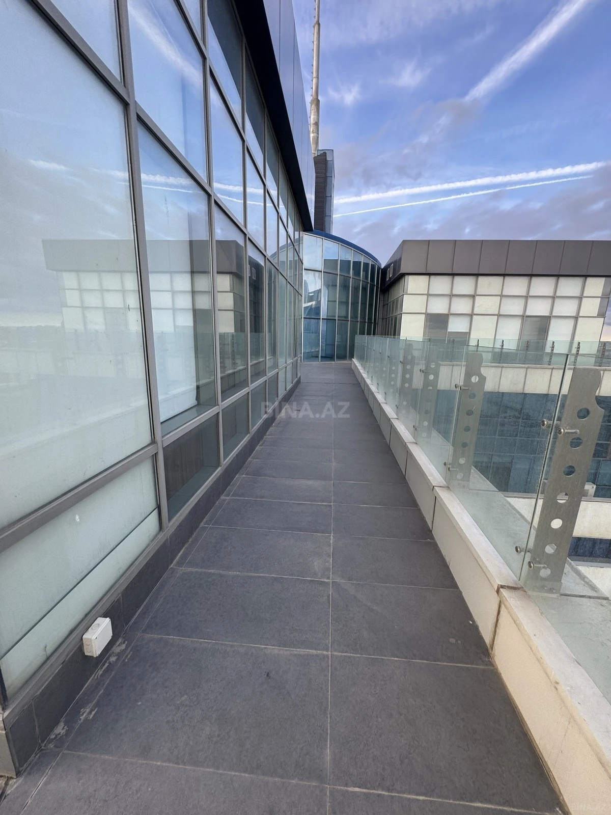 Satılır 20 otaqlı mənzil 1600 m²