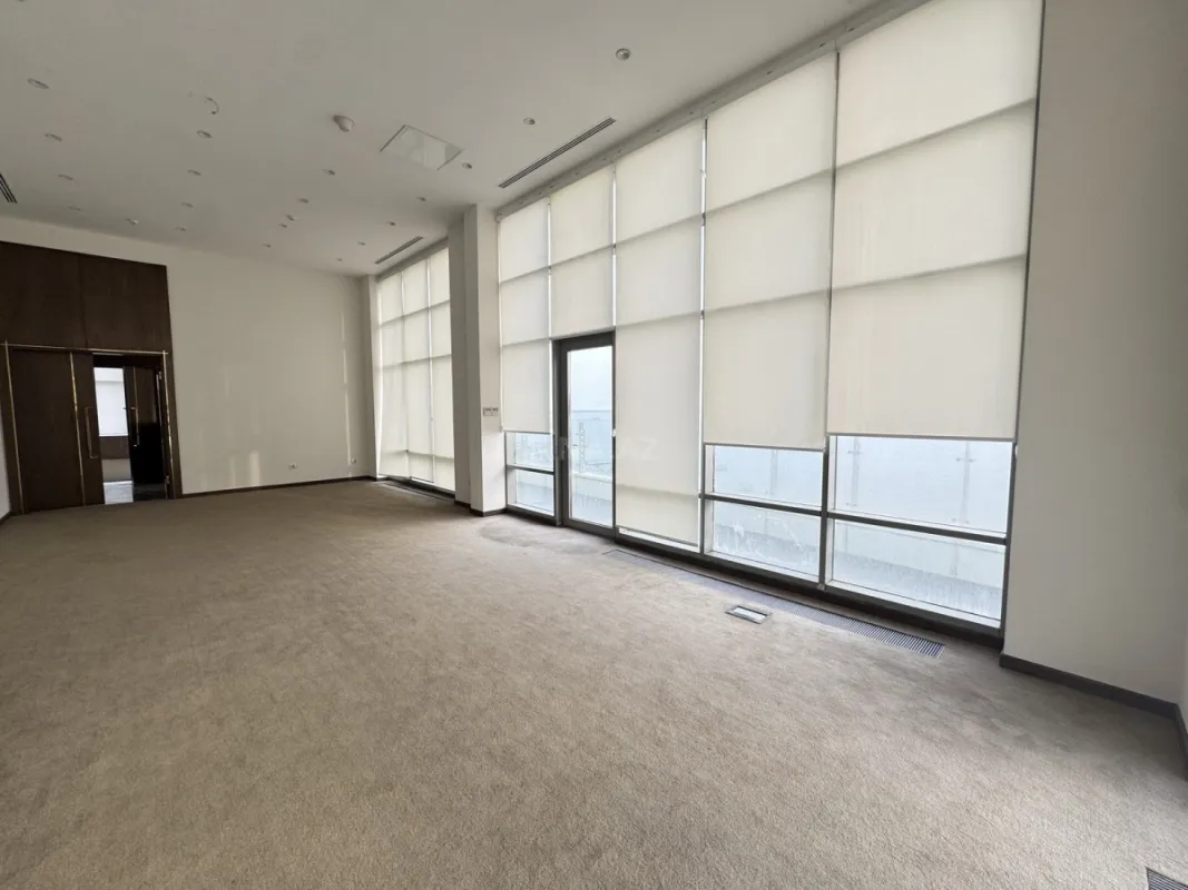 Satılır 20 otaqlı mənzil 1600 m²