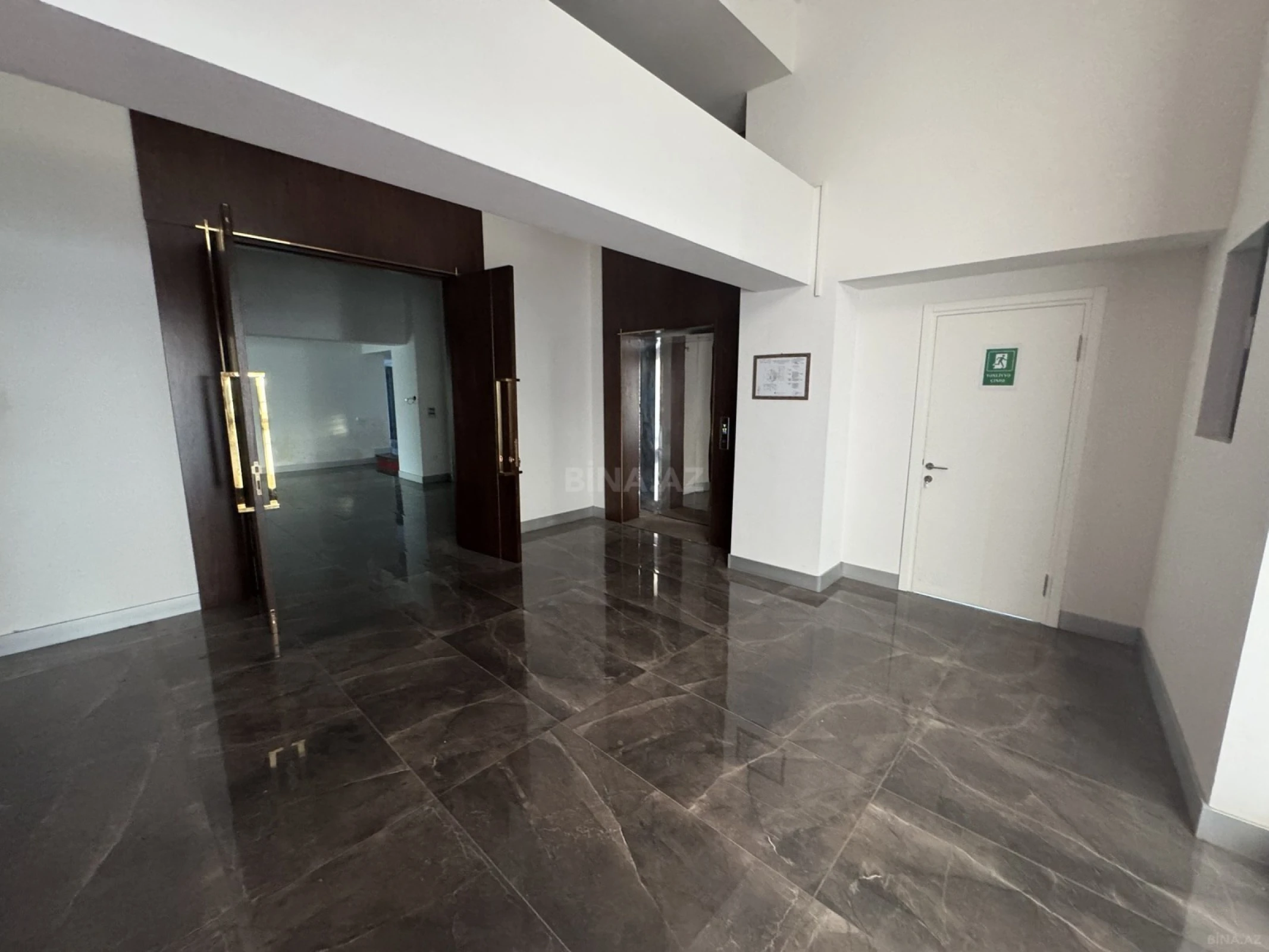 Satılır 20 otaqlı mənzil 1600 m²