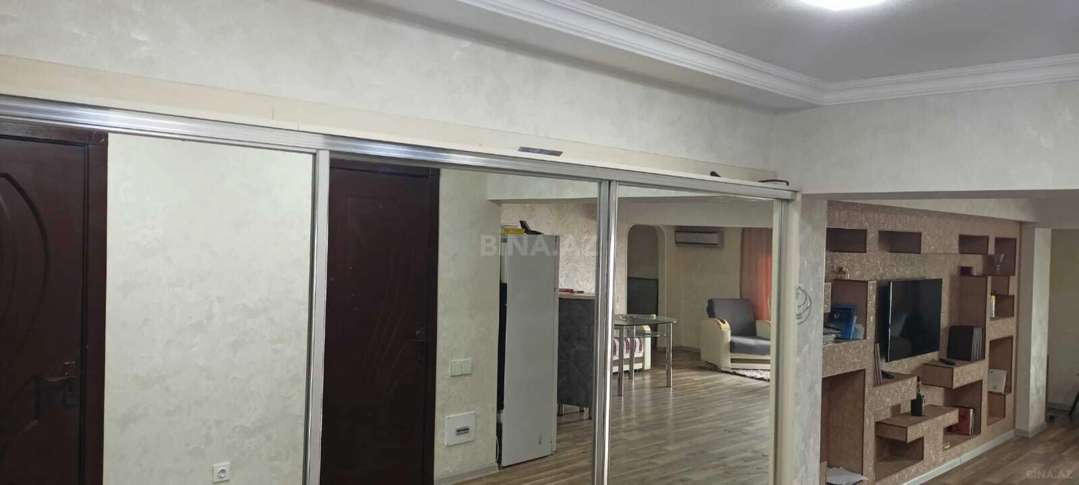 Kirayə verilir 2 otaqlı mənzil 70 m²