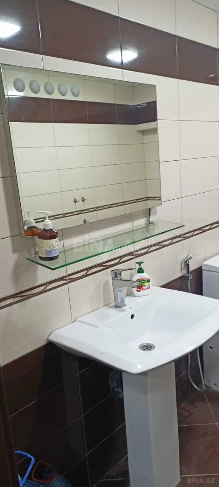 Kirayə verilir 2 otaqlı mənzil 70 m²