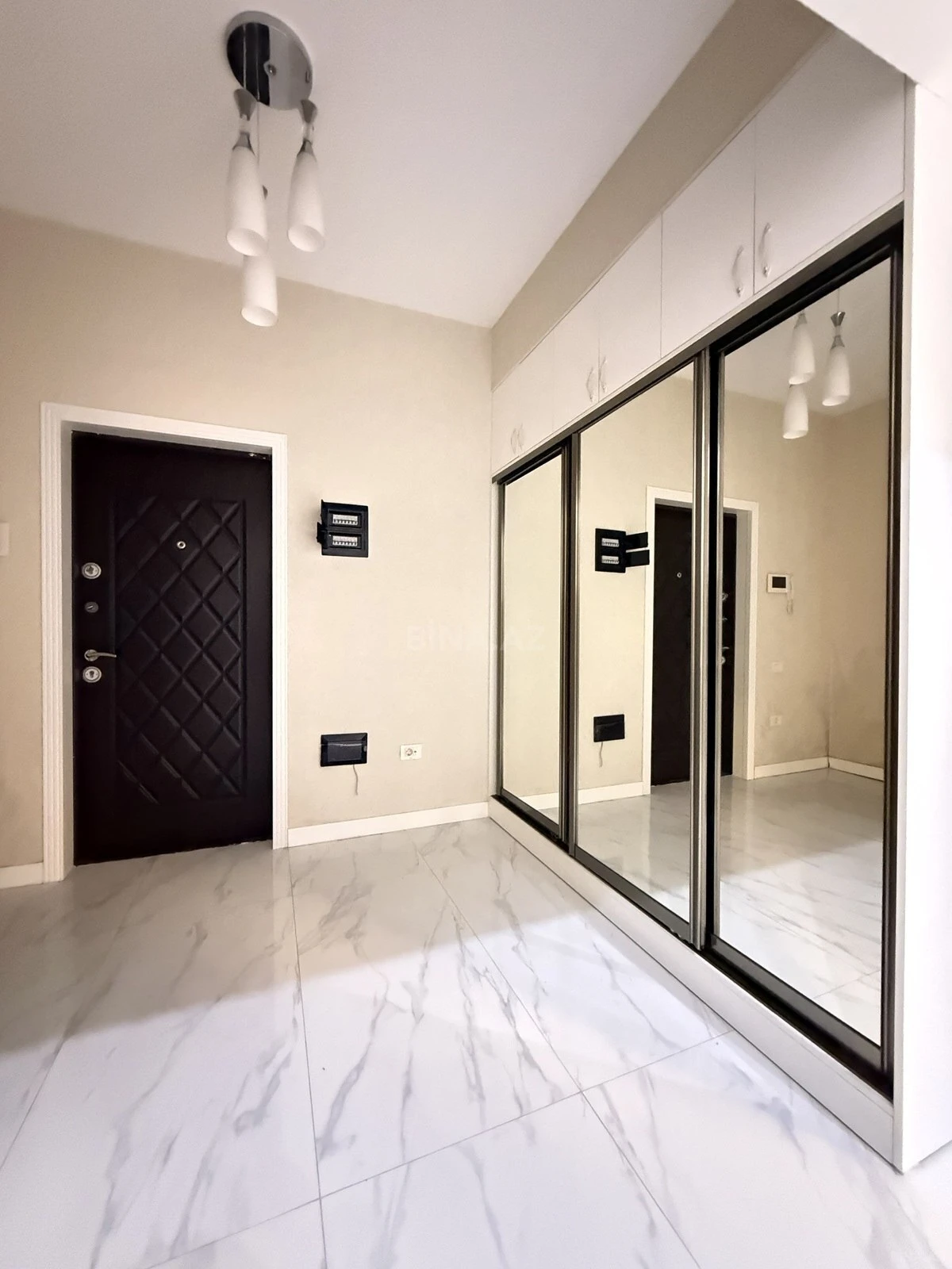 Kirayə verilir 2 otaqlı mənzil 72 m²