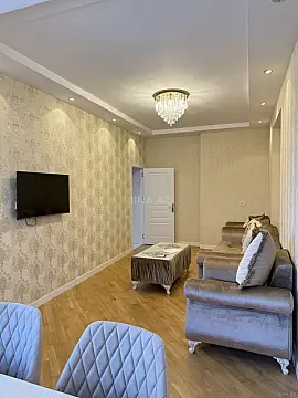 Kirayə verilir 2 otaqlı mənzil 72 m²
