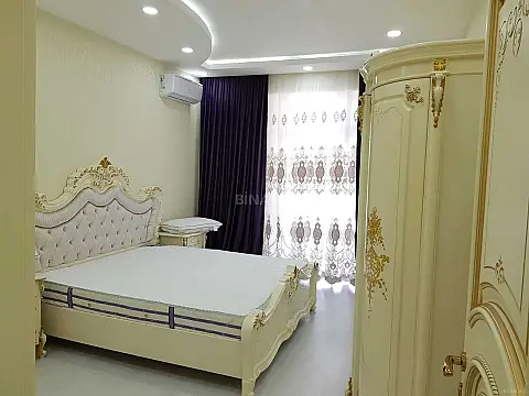 Satılır 3 otaqlı mənzil 148 m²