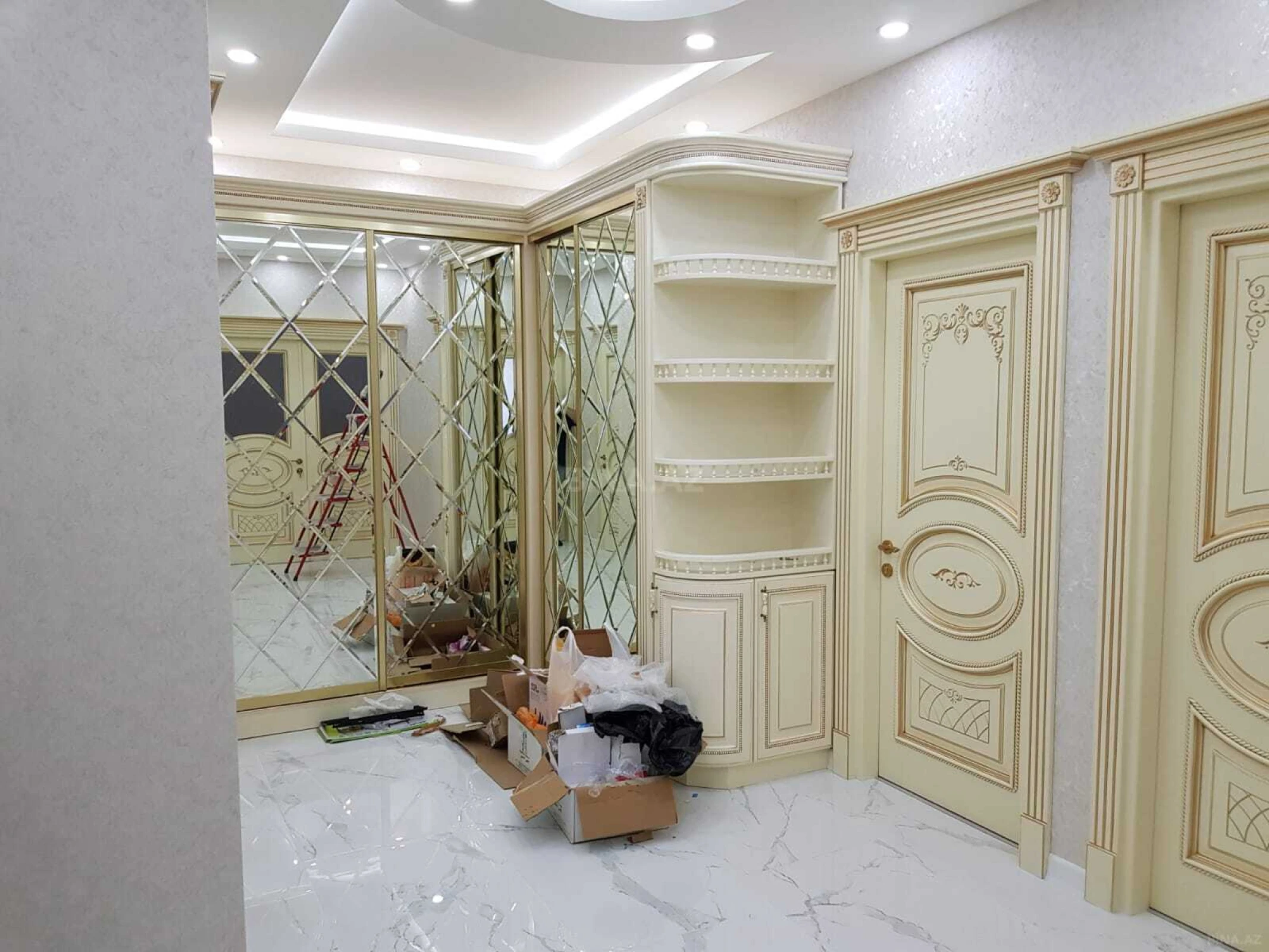 Satılır 3 otaqlı mənzil 148 m²