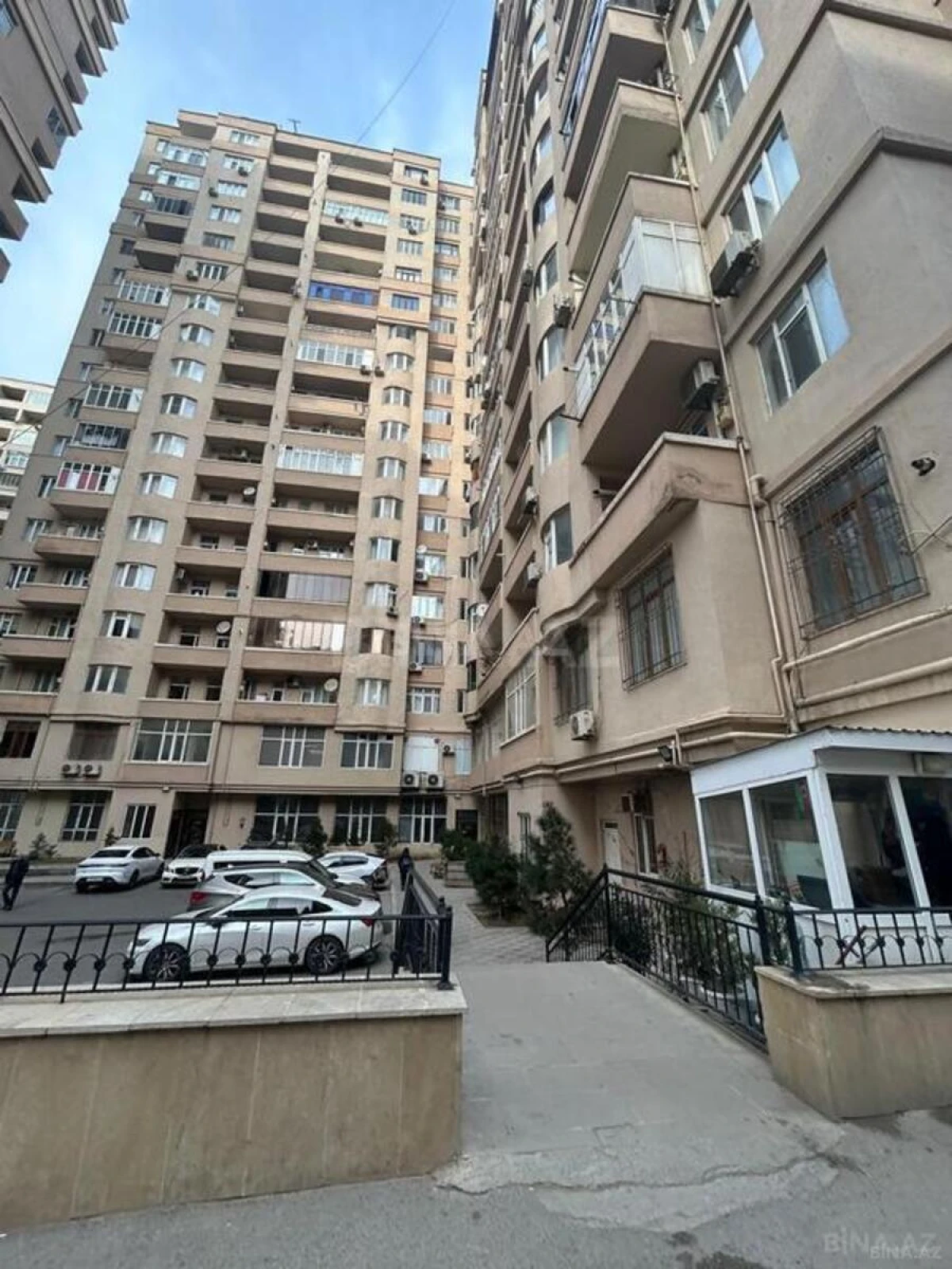 Satılır 4 otaqlı mənzil 154 m²