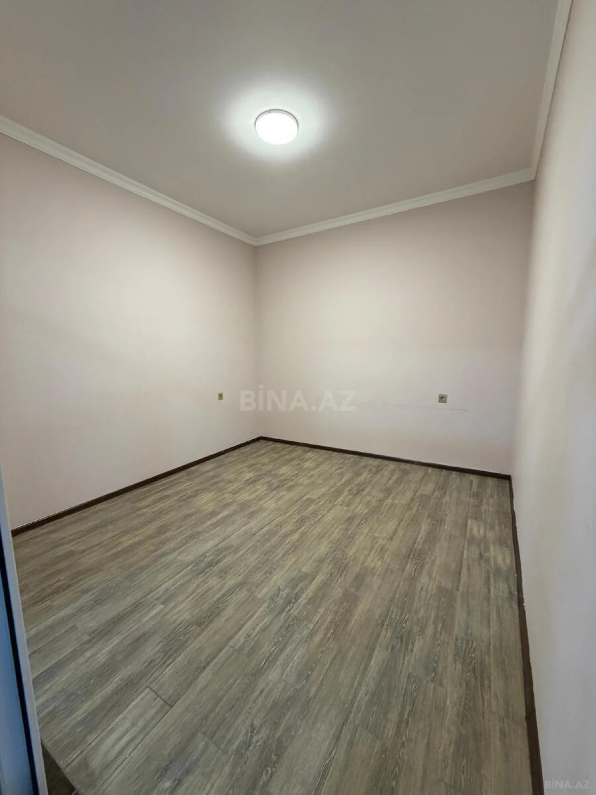 Kirayə verilir 5 otaqlı ofis 140 m²
