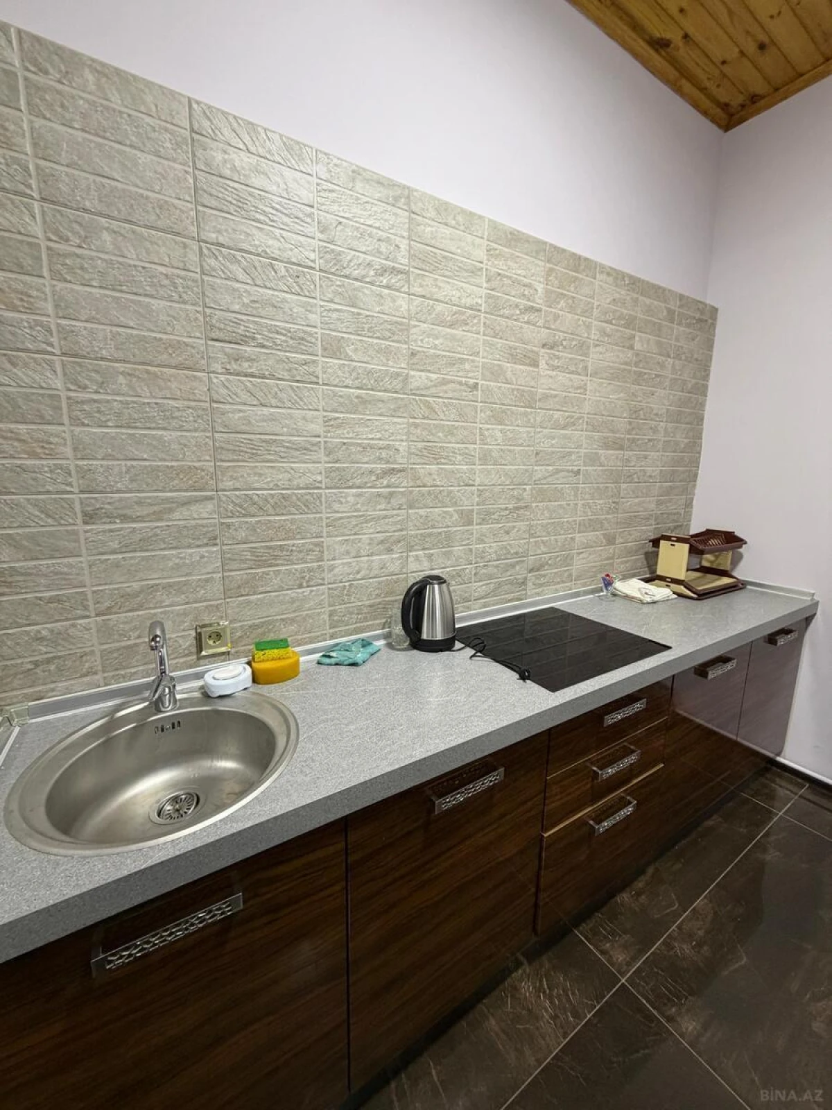 Kirayə verilir 5 otaqlı ofis 140 m²