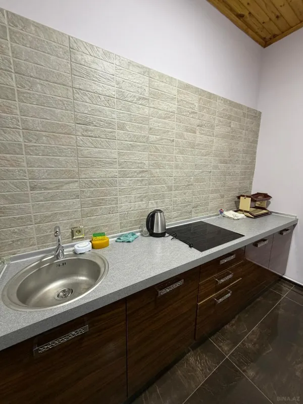 Kirayə verilir 5 otaqlı ofis 140 m²