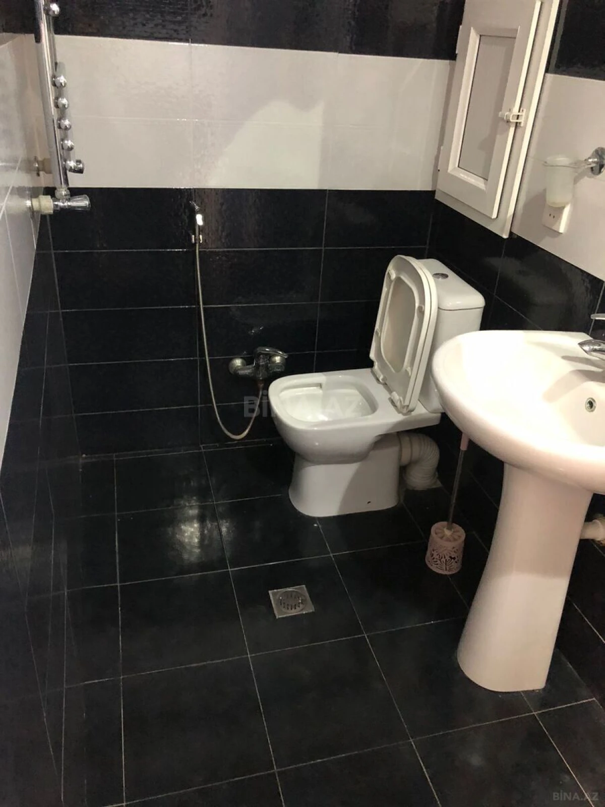 Satılır 3 otaqlı mənzil 93 m²