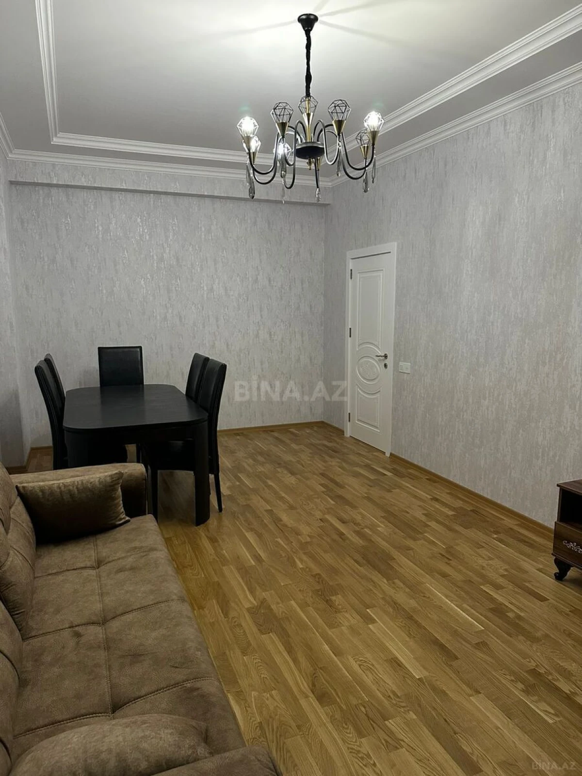Kirayə verilir 2 otaqlı mənzil 75 m²