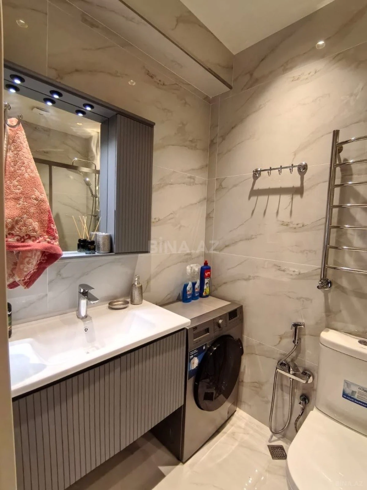 Kirayə verilir 2 otaqlı mənzil 75 m²