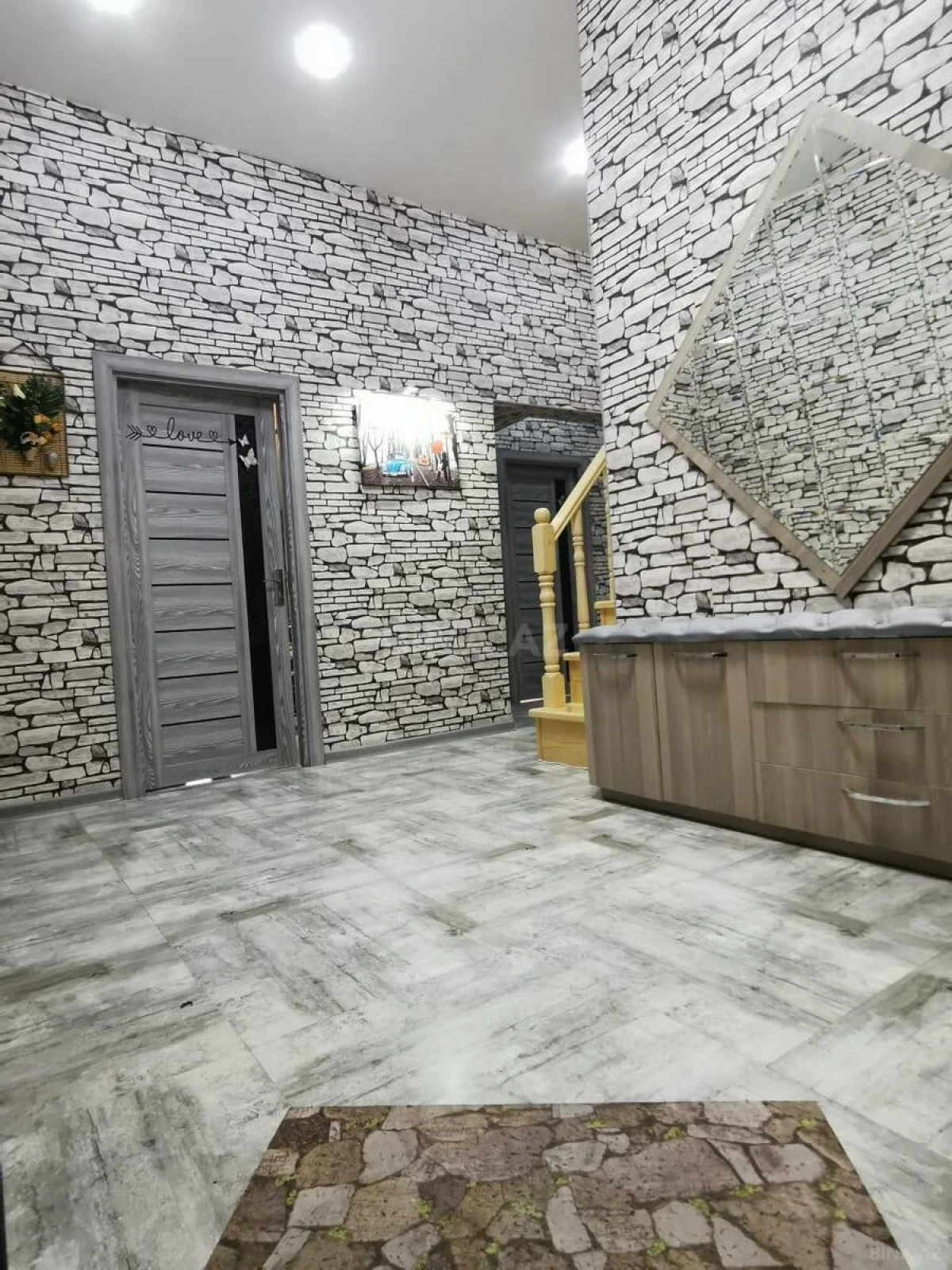 Kirayə verilir 2 otaqlı mənzil 100 m²