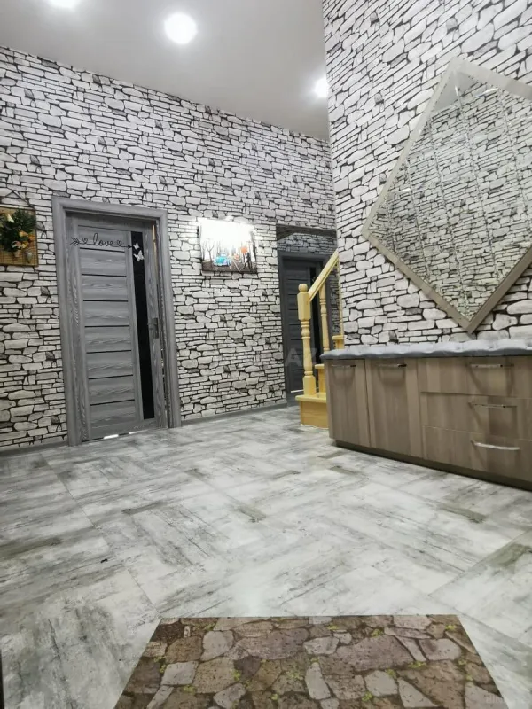 Kirayə verilir 2 otaqlı mənzil 100 m²