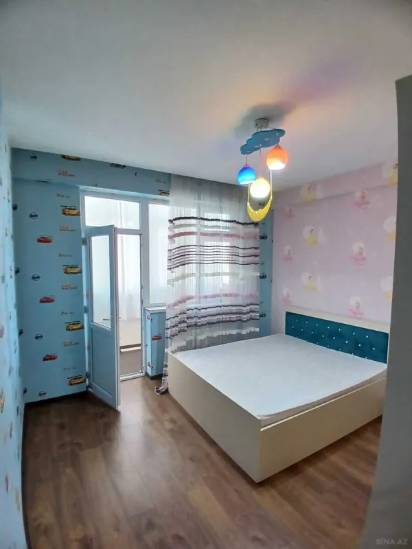 Kirayə verilir 3 otaqlı mənzil 130 m²