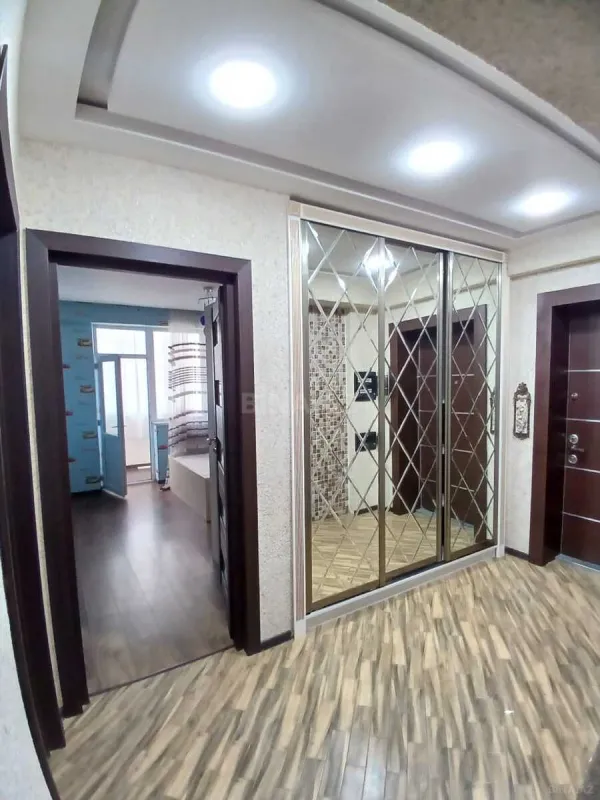 Kirayə verilir 3 otaqlı mənzil 130 m²