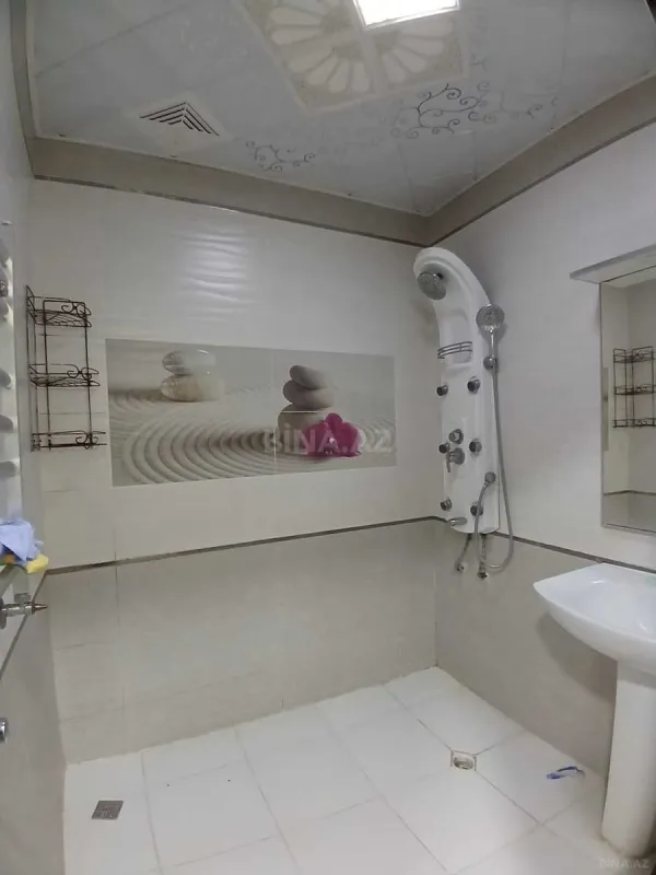 Kirayə verilir 3 otaqlı mənzil 130 m²