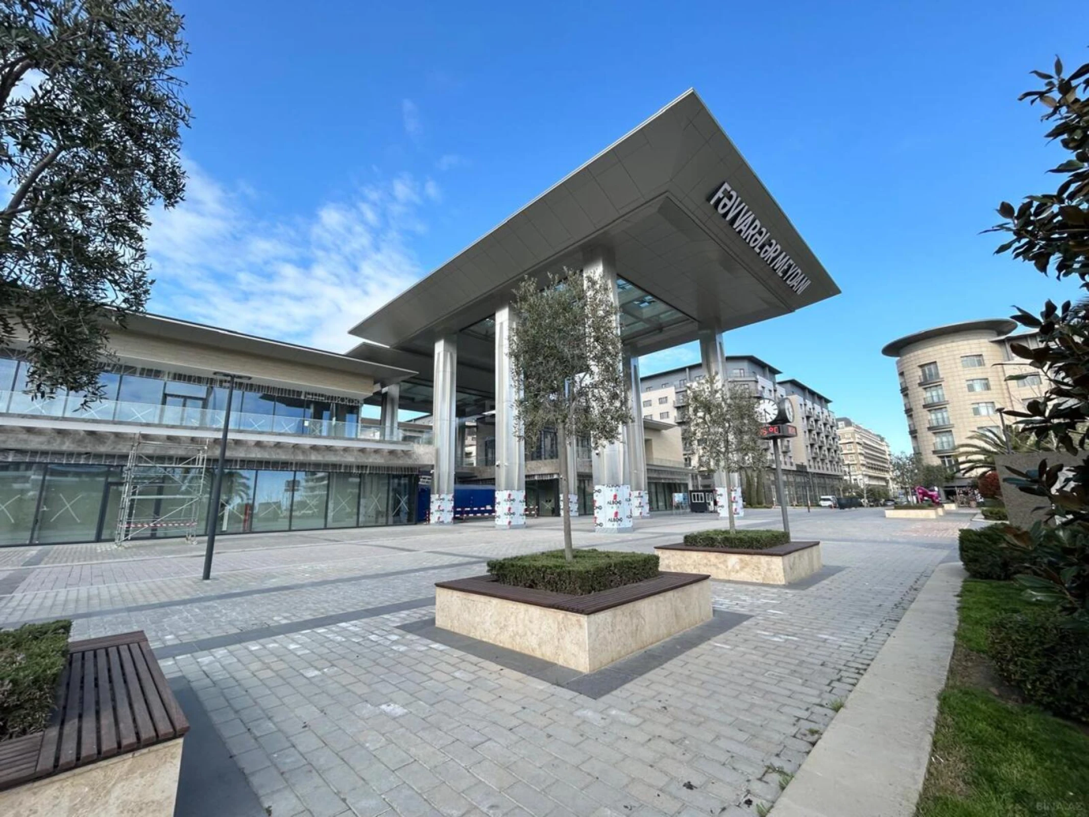 Satılır 5 otaqlı mənzil 206 m²