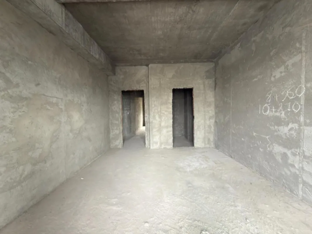 Satılır 5 otaqlı mənzil 206 m²