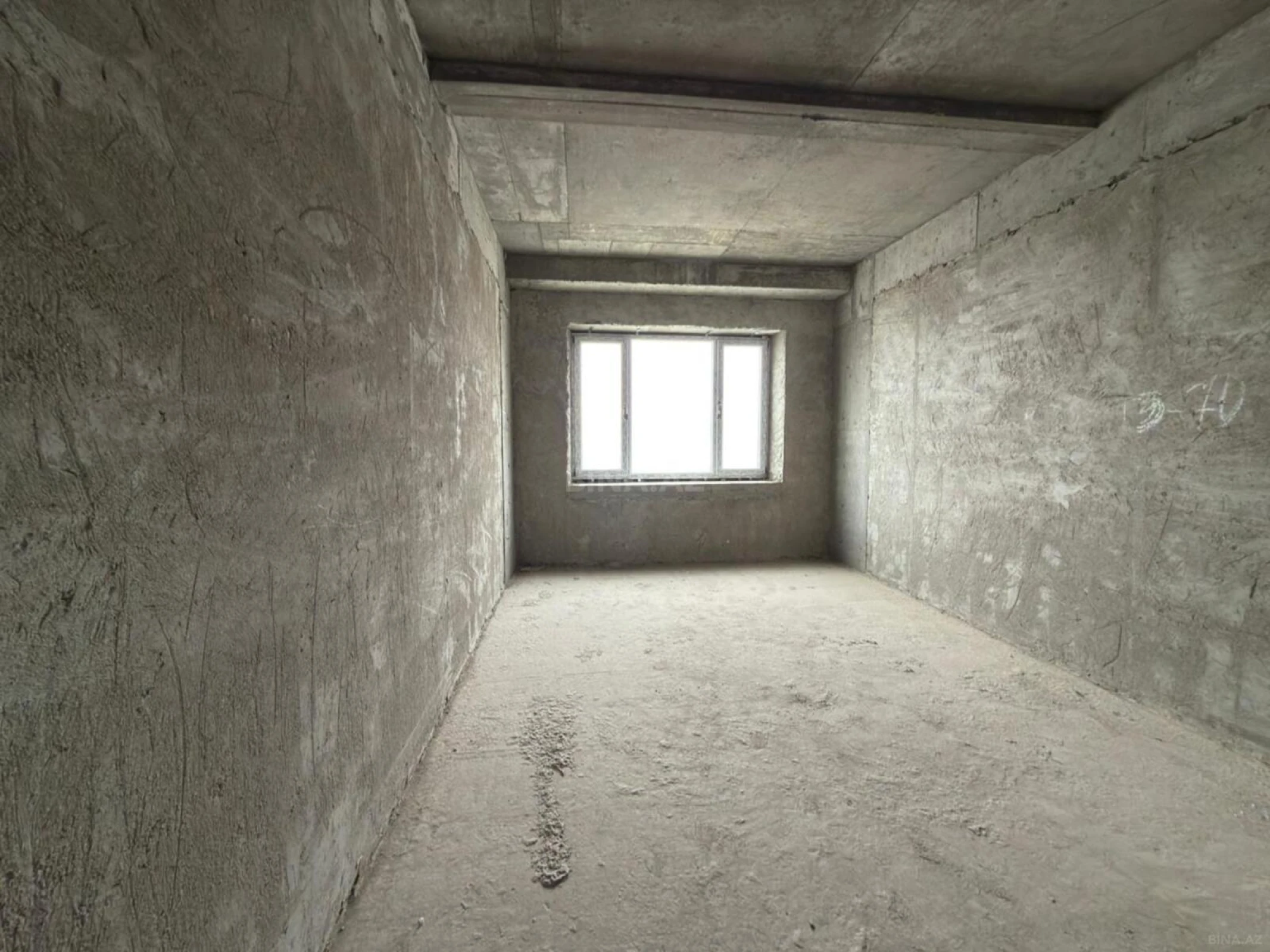 Satılır 5 otaqlı mənzil 206 m²