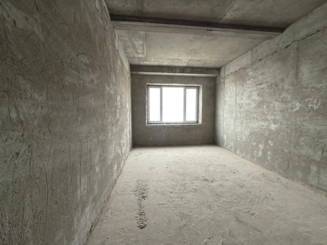 Satılır 5 otaqlı mənzil 206 m²