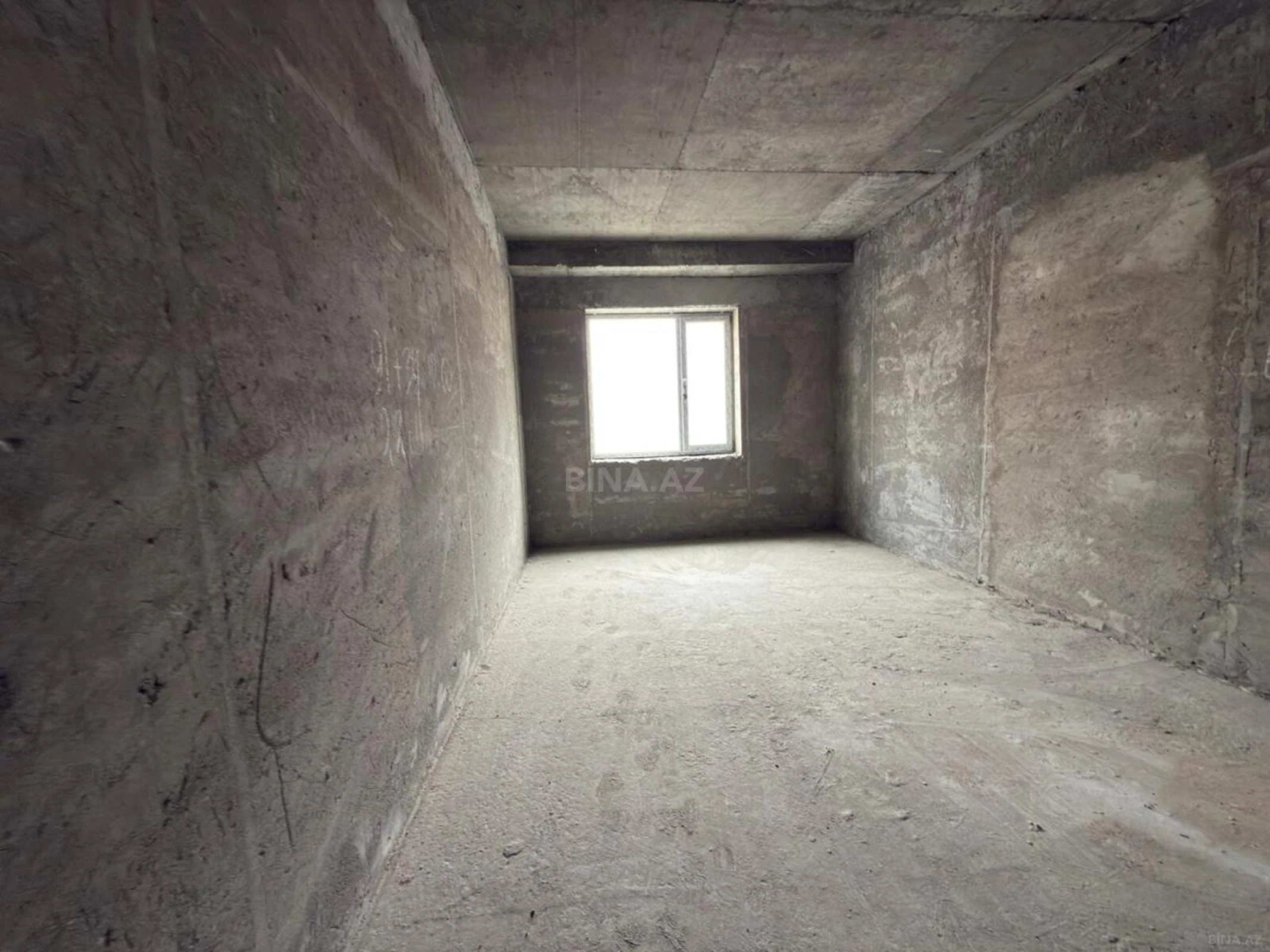 Satılır 5 otaqlı mənzil 206 m²